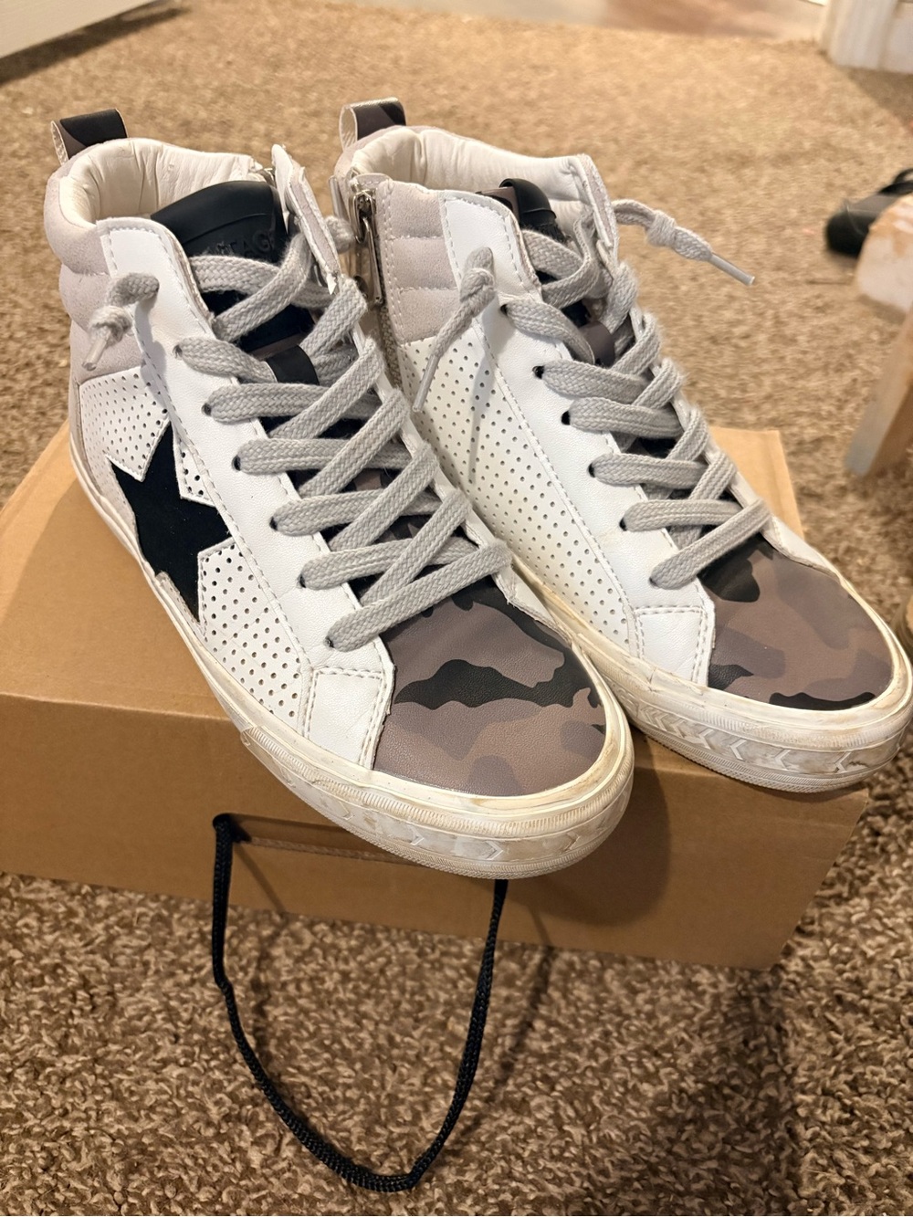 Vintage Havana White High-Top Sneakers with Gray Camo Toe and Black Star